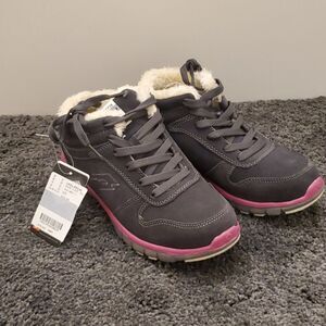 BNWTโKorean-brand Fur lined sneakers (size 7)